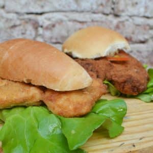 Milanesa De Pollo En Dos Panes