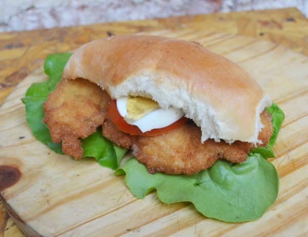 Milanesa De Pollo En Un Pan