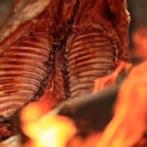 Cocinado De Lechon Y Cordero Medio